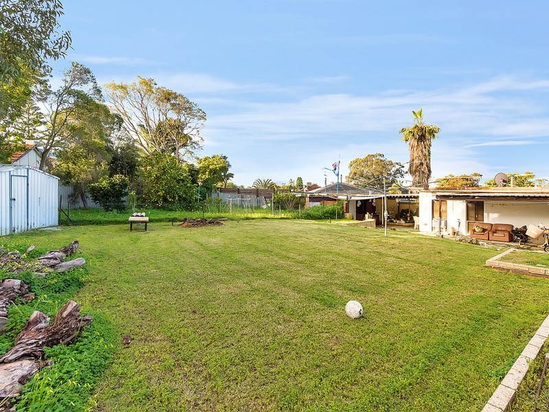 31 Chapman Road, Calista WA 6167