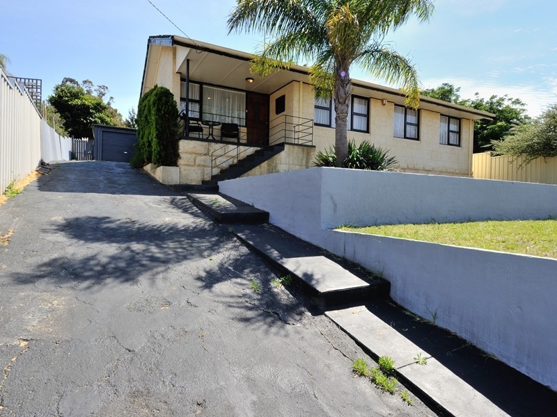 17 Hennessy Avenue, Orelia WA 6167