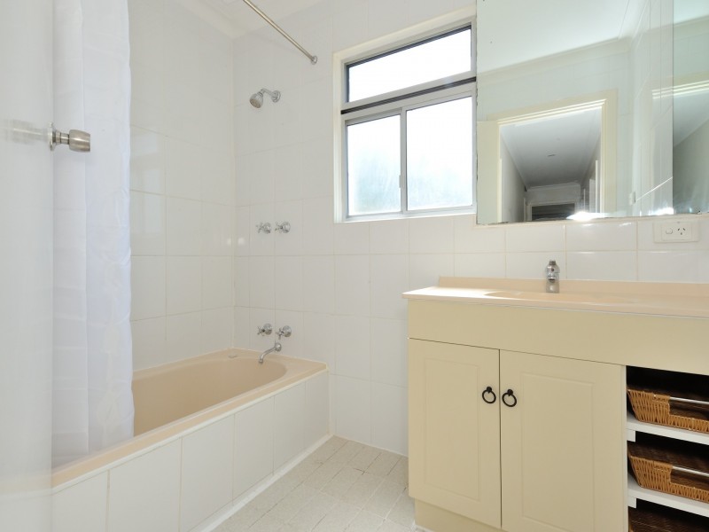 17 Hennessy Avenue, Orelia WA 6167