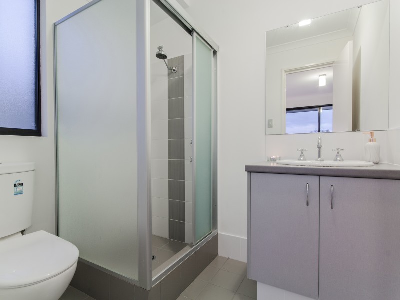 33 Silverline Bend, Bertram WA 6167