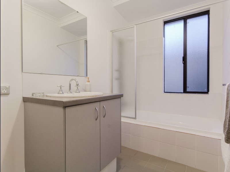 33 Silverline Bend, Bertram WA 6167