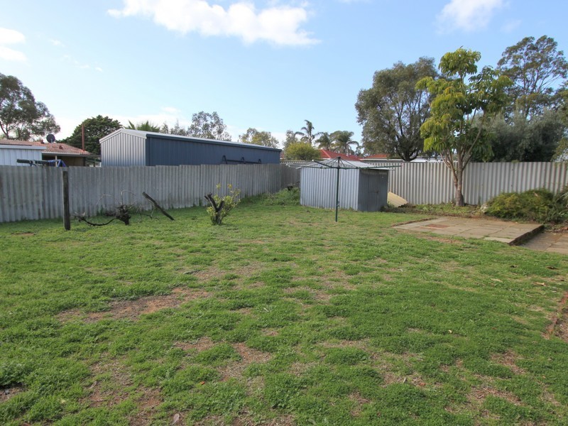 19 Mandfield Way, Parmelia WA 6167