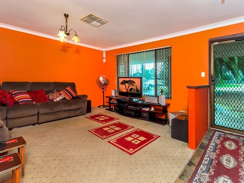 16 Cimbor Way, Parmelia WA 6167