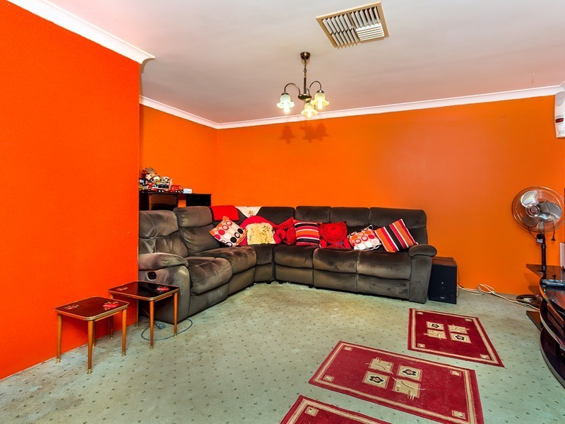 16 Cimbor Way, Parmelia WA 6167