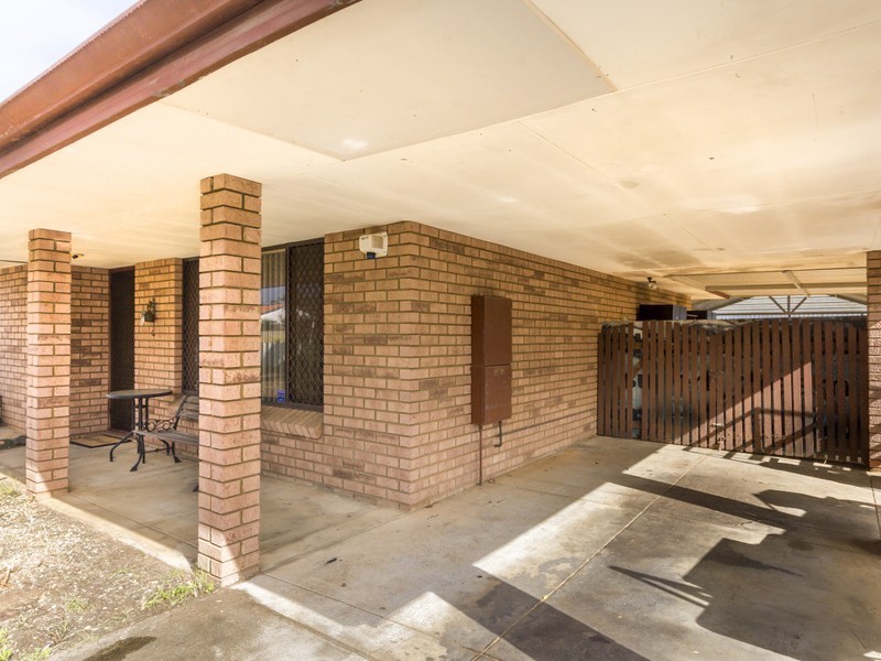 16 Cimbor Way, Parmelia WA 6167