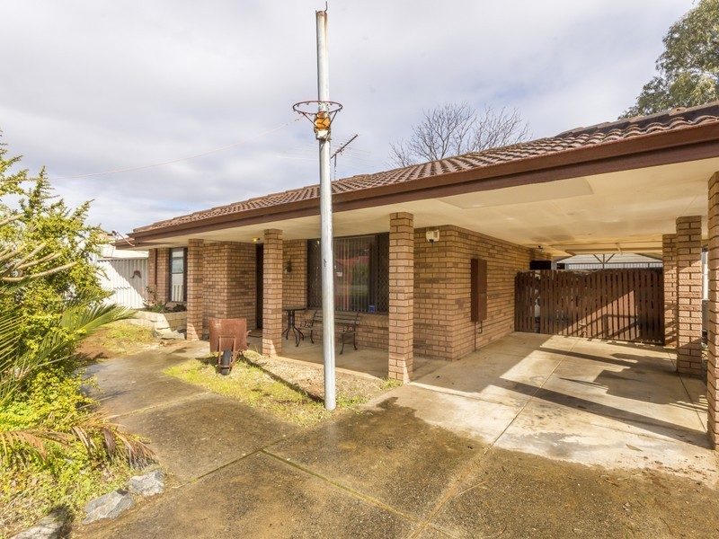 16 Cimbor Way, Parmelia WA 6167