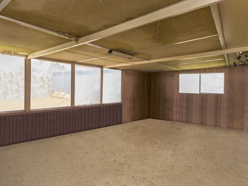 16 Cimbor Way, Parmelia WA 6167