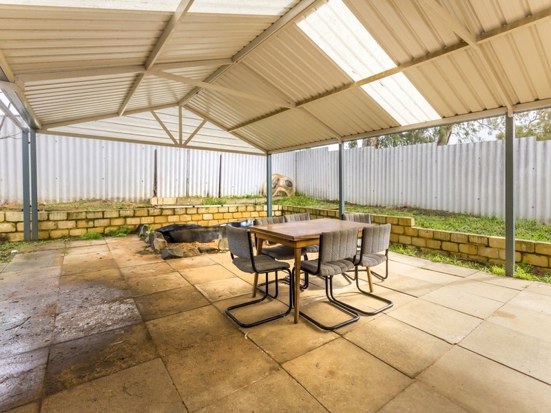 16 Cimbor Way, Parmelia WA 6167