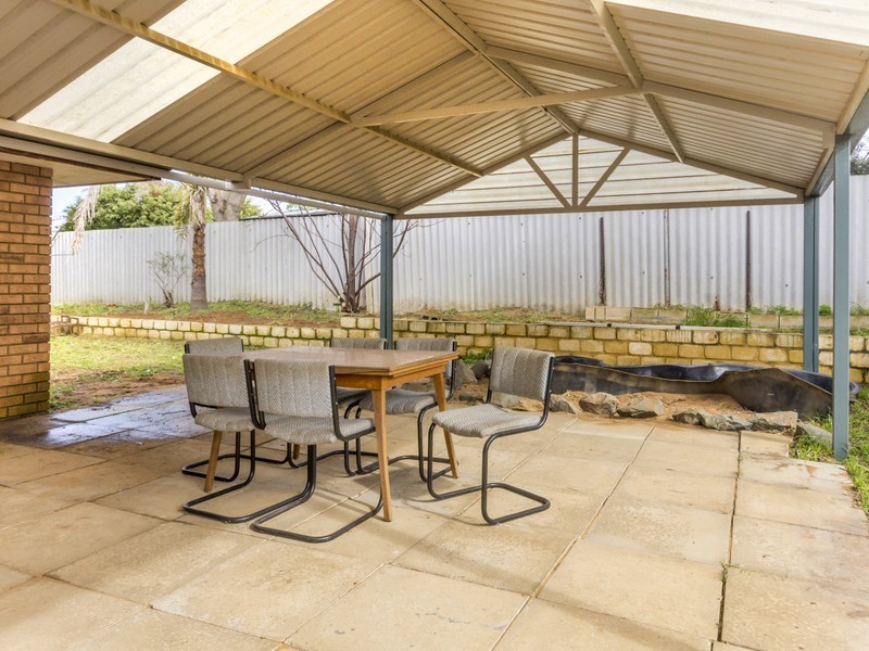 16 Cimbor Way, Parmelia WA 6167