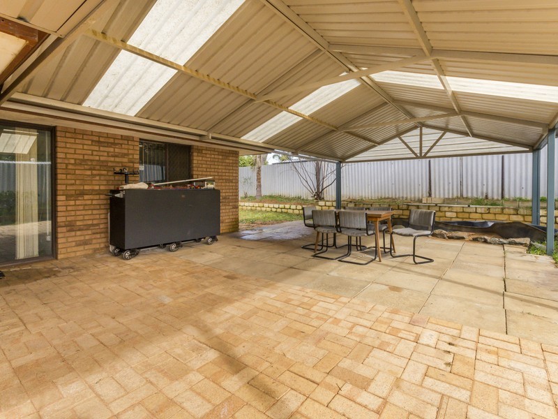 16 Cimbor Way, Parmelia WA 6167