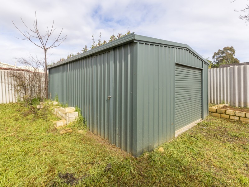 16 Cimbor Way, Parmelia WA 6167