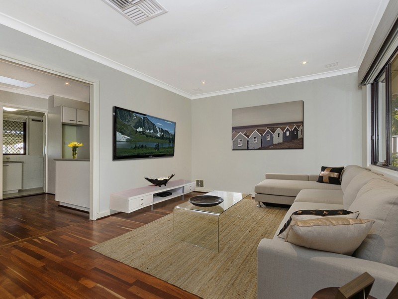 4 Theseus Way, Coolbellup WA 6163