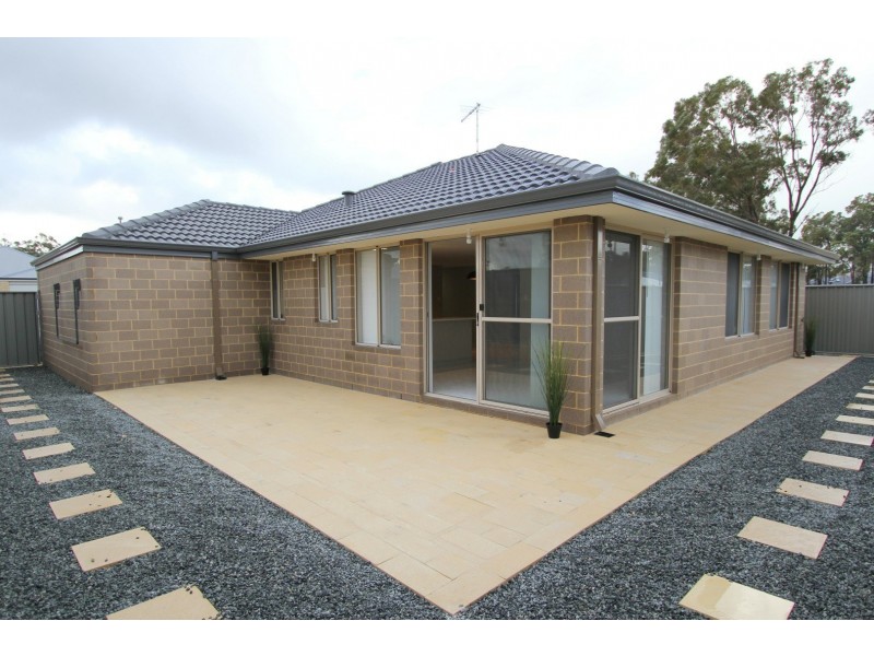 25 Holystone Approach, Wellard WA 6170