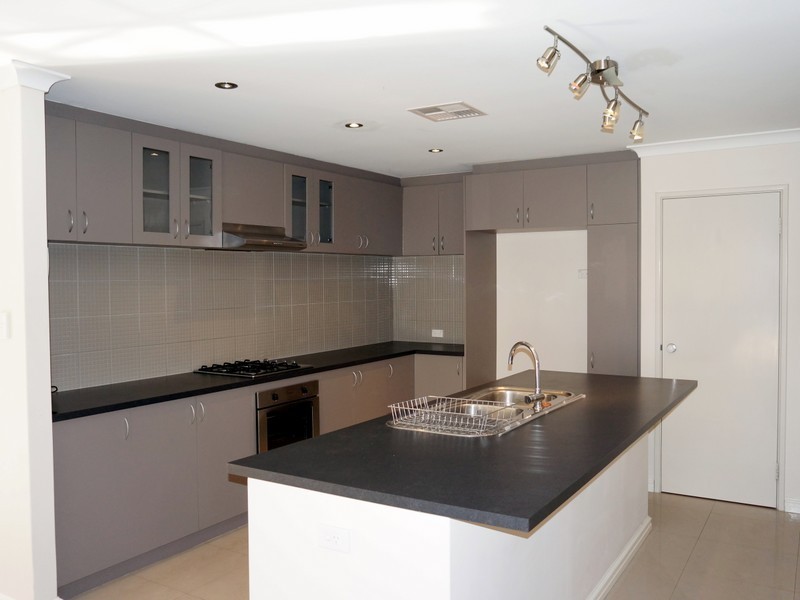 8 Bingham Drive, Success WA 6164