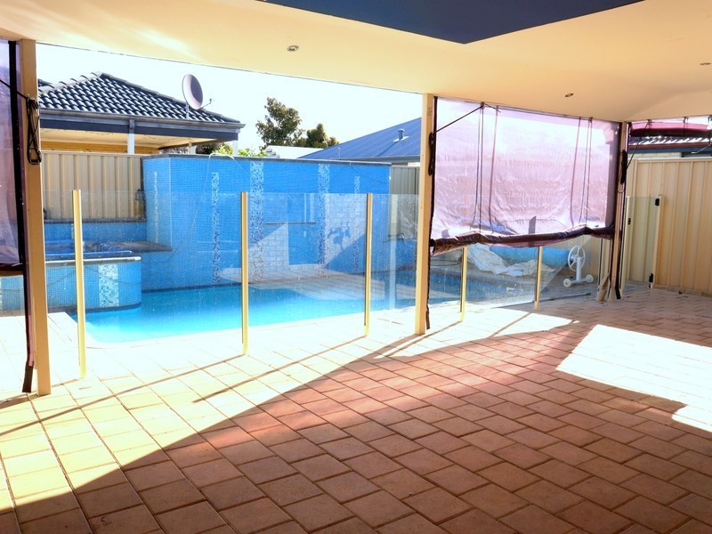 8 Bingham Drive, Success WA 6164