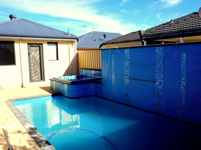 8 Bingham Drive, Success WA 6164