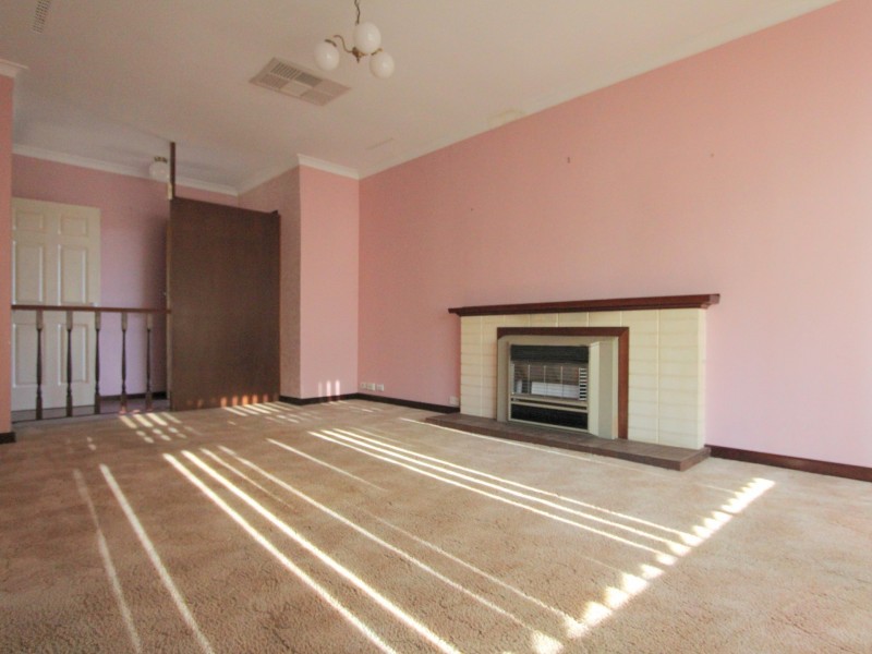8 Nathaniel Way, Orelia WA 6167