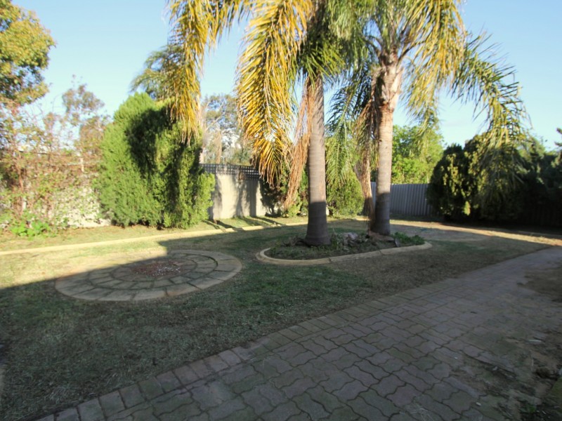 8 Nathaniel Way, Orelia WA 6167
