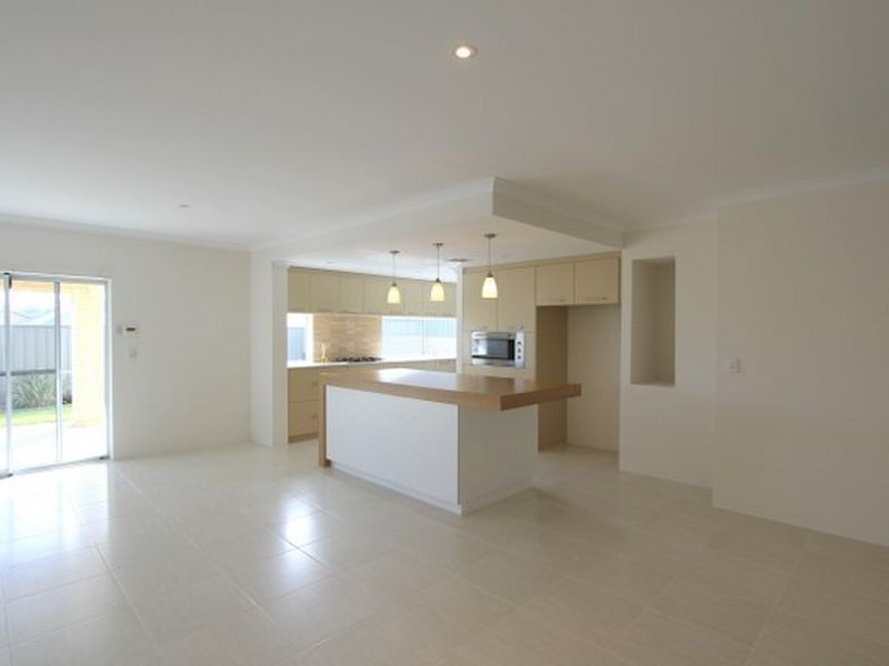 14 Shaftesbury Way, Wellard WA 6170