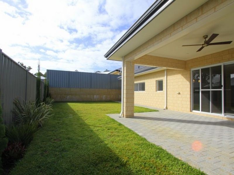 14 Shaftesbury Way, Wellard WA 6170
