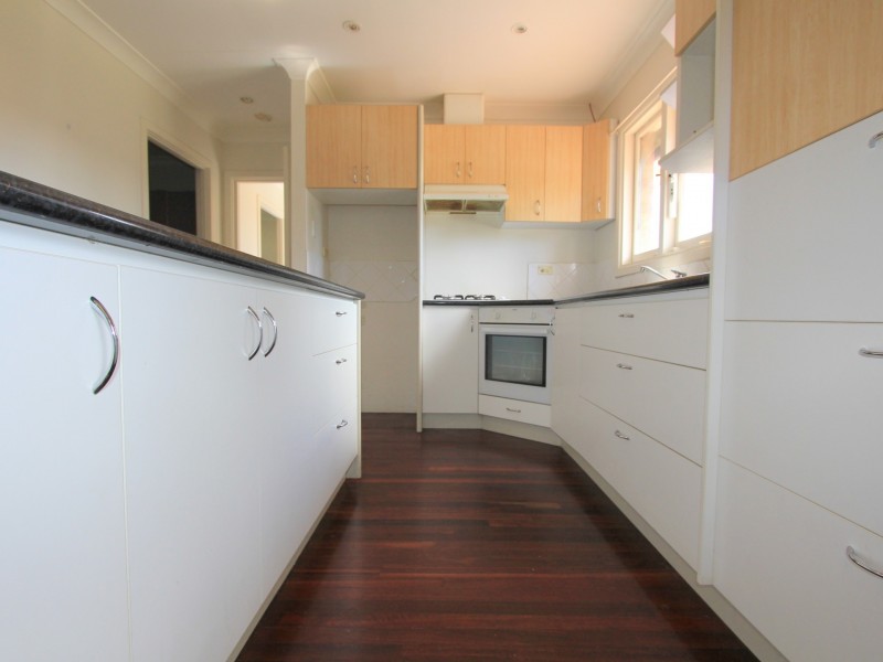 11 Farmer Way, Parmelia WA 6167
