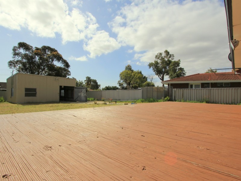 11 Farmer Way, Parmelia WA 6167