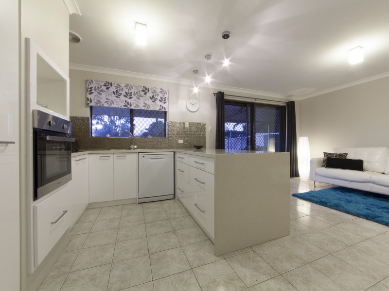 9 Robbins Retreat, Leda WA 6170