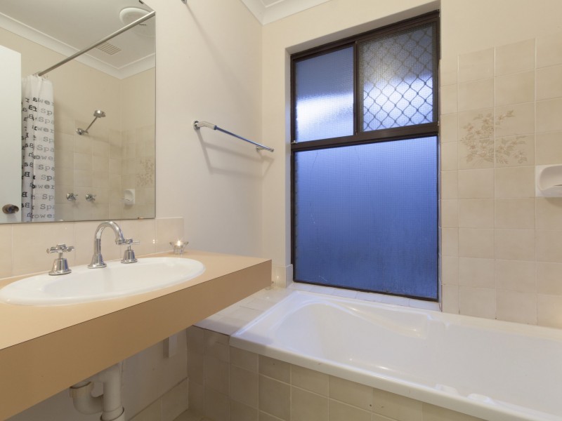 9 Robbins Retreat, Leda WA 6170