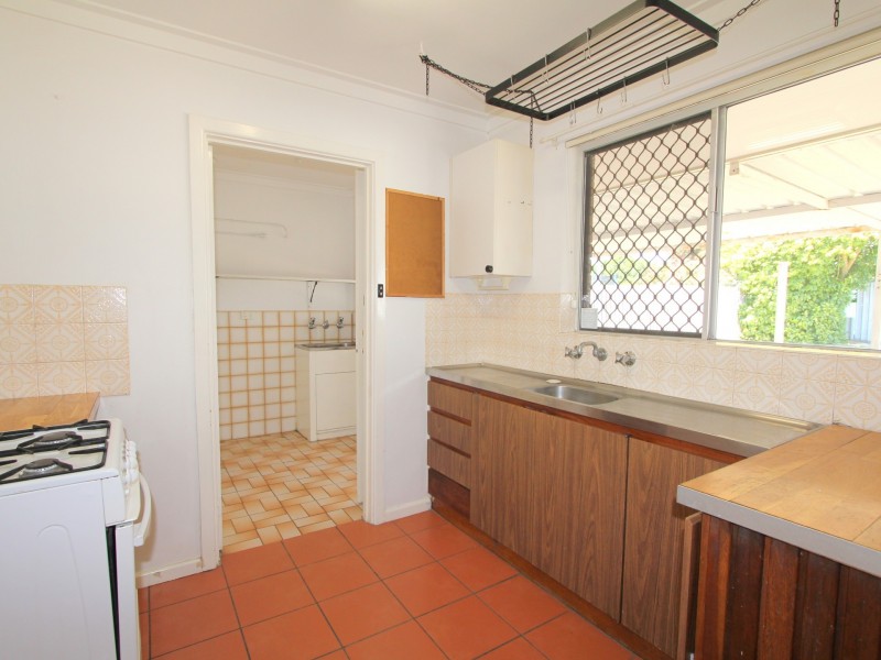 16 Dawson Way, Parmelia WA 6167