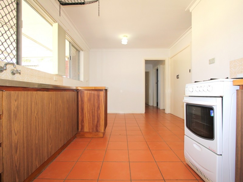 16 Dawson Way, Parmelia WA 6167