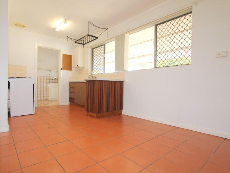 16 Dawson Way, Parmelia WA 6167