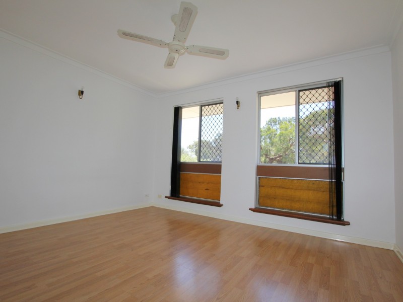 16 Dawson Way, Parmelia WA 6167