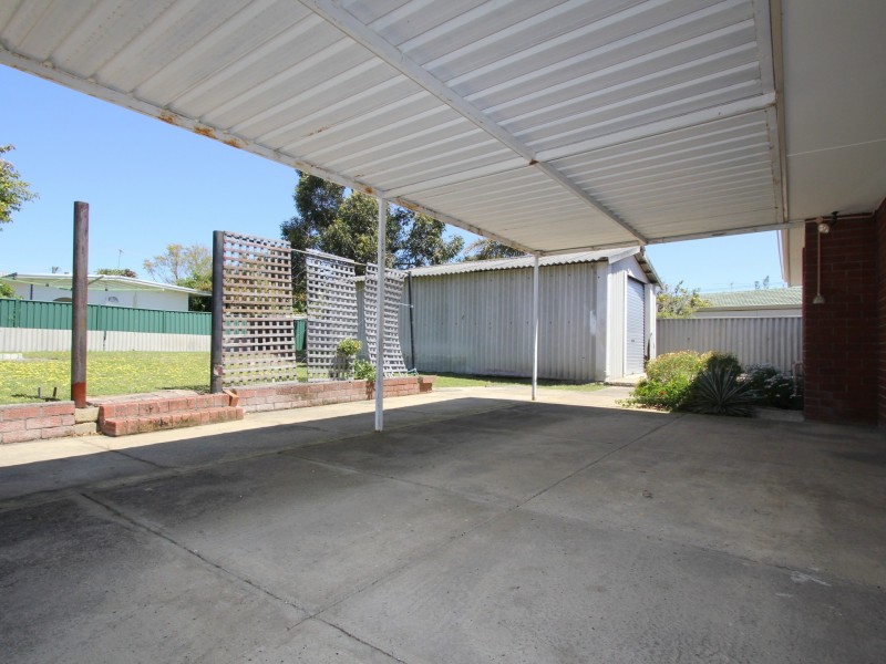 16 Dawson Way, Parmelia WA 6167