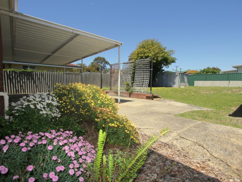 16 Dawson Way, Parmelia WA 6167