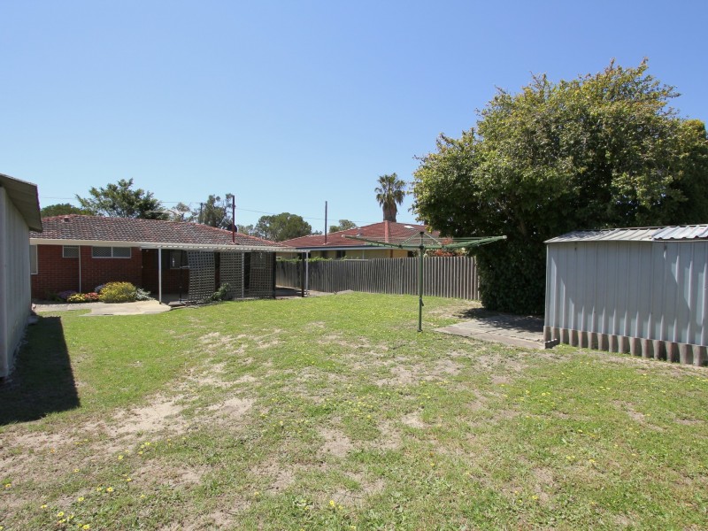 16 Dawson Way, Parmelia WA 6167