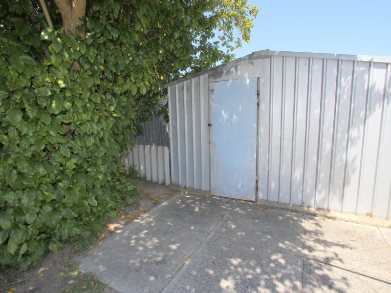 16 Dawson Way, Parmelia WA 6167