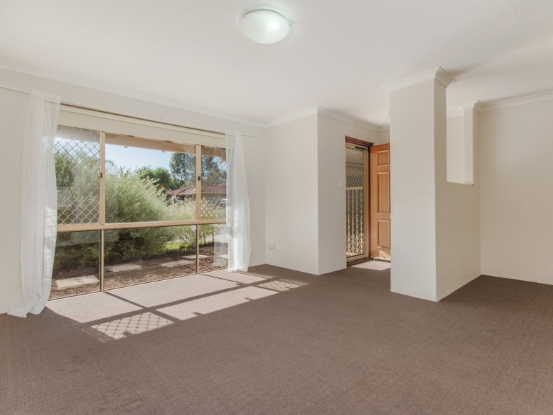 2 Riley Place, Leda WA 6170