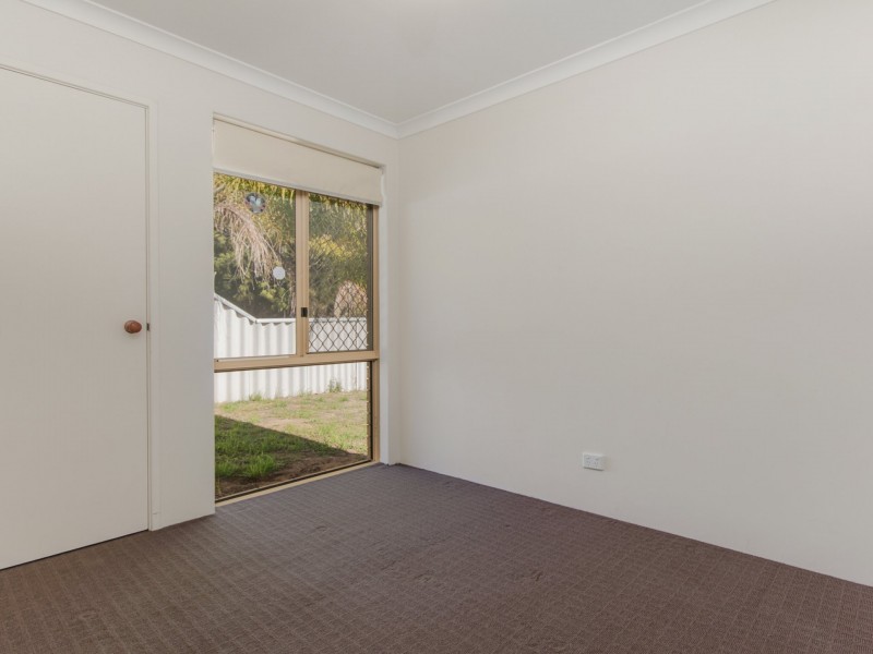 2 Riley Place, Leda WA 6170