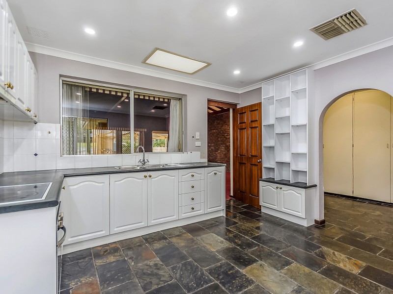 11 Littlemore Road, Orelia WA 6167