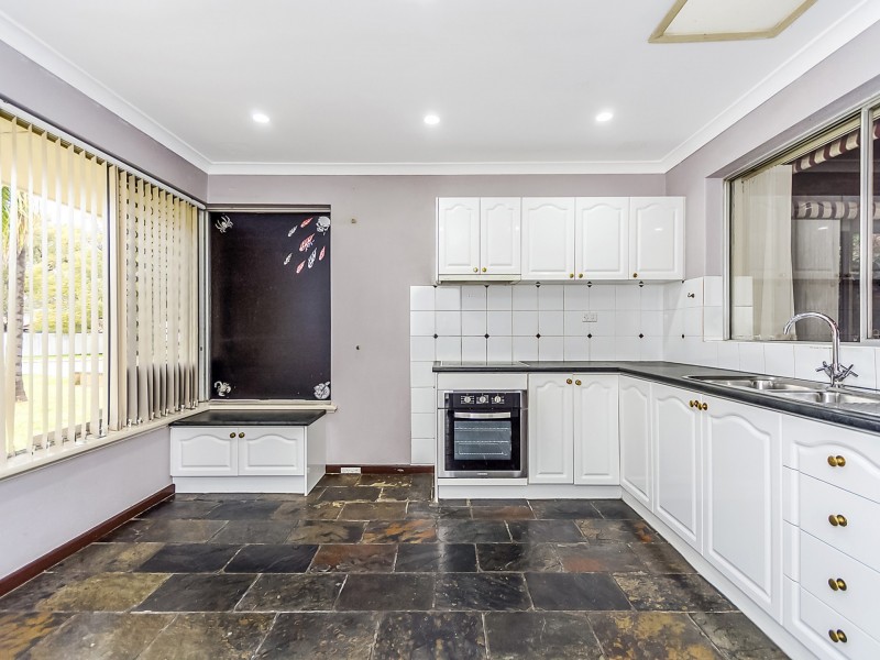 11 Littlemore Road, Orelia WA 6167
