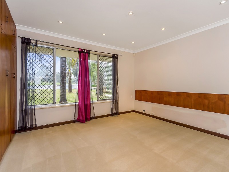 11 Littlemore Road, Orelia WA 6167