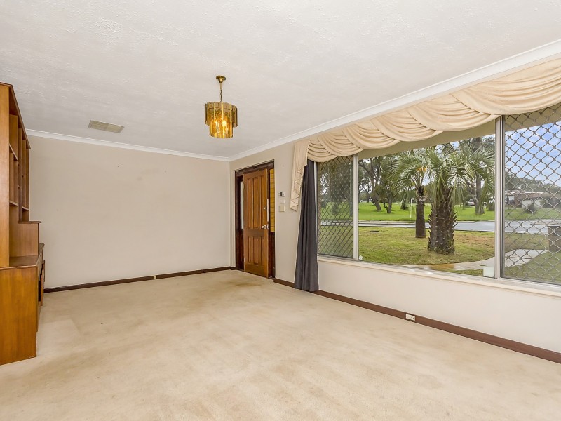 11 Littlemore Road, Orelia WA 6167