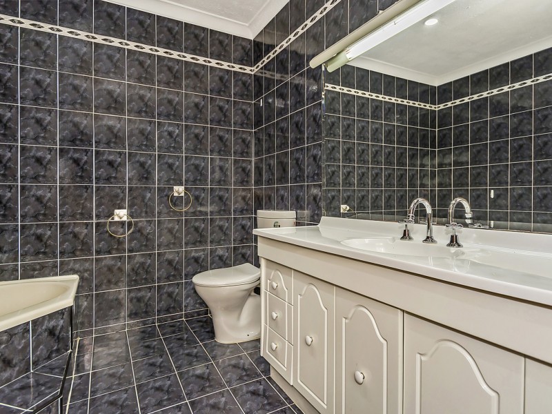 11 Littlemore Road, Orelia WA 6167