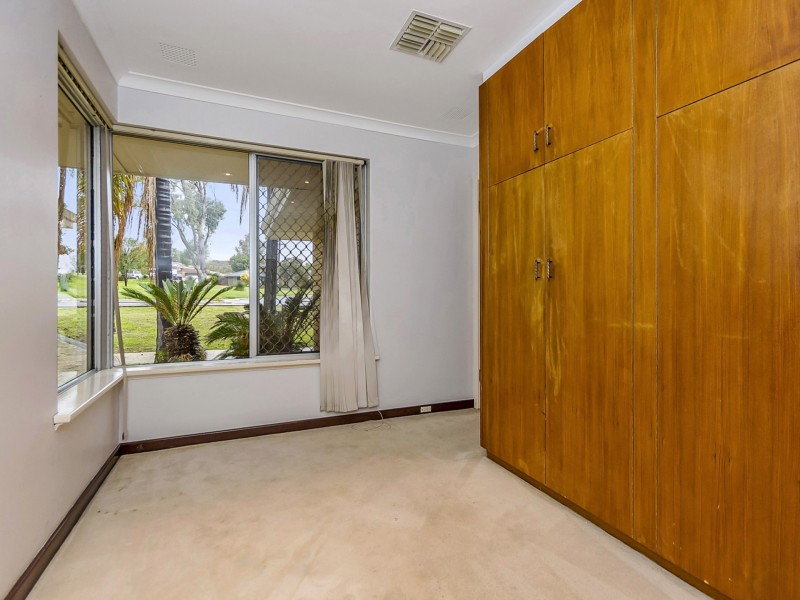 11 Littlemore Road, Orelia WA 6167