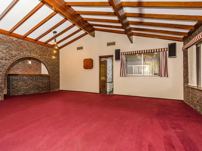 11 Littlemore Road, Orelia WA 6167