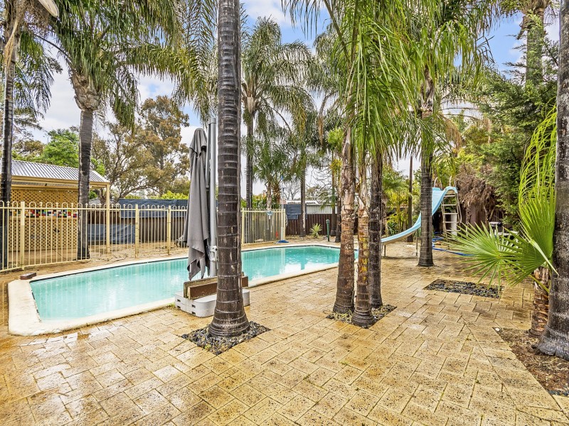 11 Littlemore Road, Orelia WA 6167