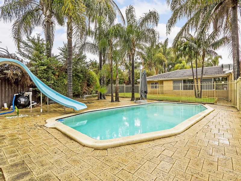 11 Littlemore Road, Orelia WA 6167