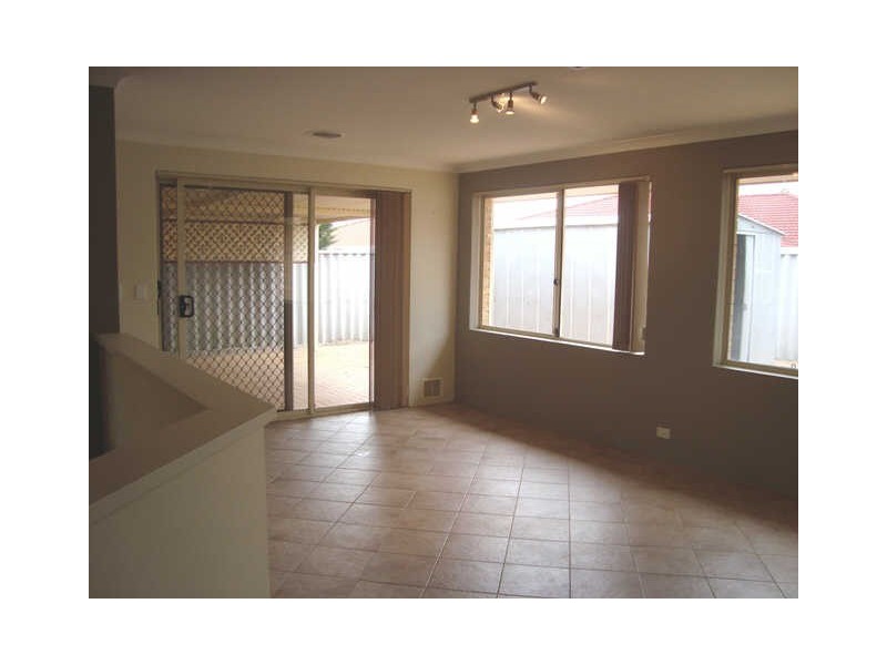 5 Gilling Place, Orelia WA 6167