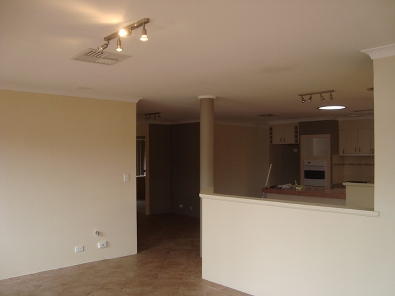 5 Gilling Place, Orelia WA 6167