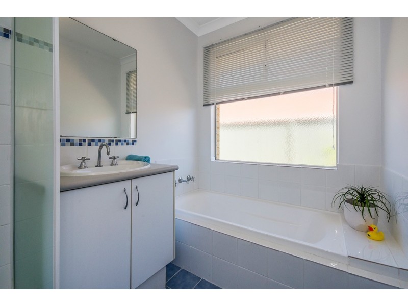 18 Abingdon Crescent, Wellard WA 6170